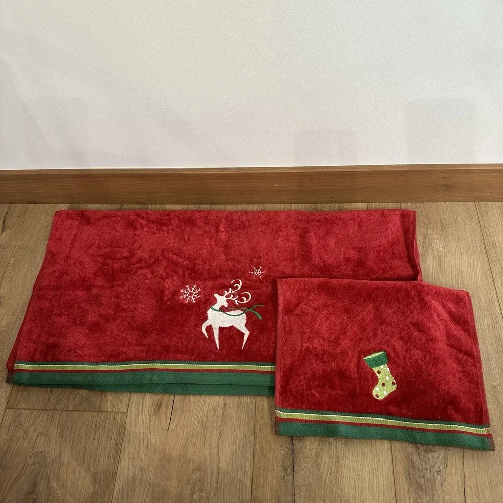 VTG Bed Bath & Beyond Christmas Towel & Hand Towel Set NEW Red Reindeer Stocking